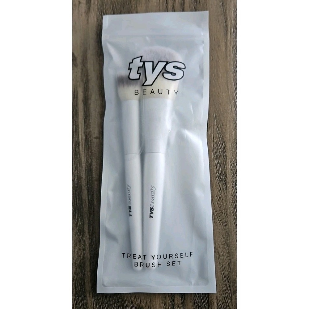 TYS Beauty Brush Set Powder and Blush Brushes New In Package MSRP $48
